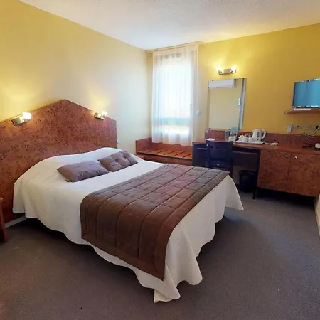 מלון Metrhotel Cambo 2*