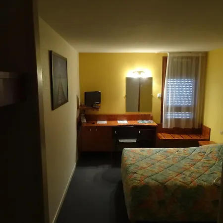 מלון Metrhotel Cambo