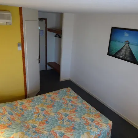 מלון Metrhotel Cambo