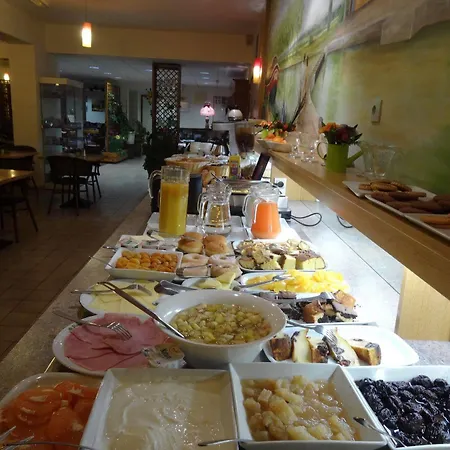 מלון Metrhotel Cambo