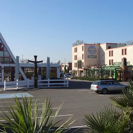 Metrhotel Cambo מלון